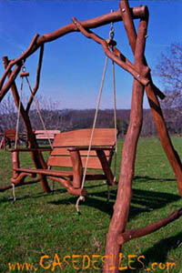 mobilier western : balancelle en bois de chêne de forme naturelle