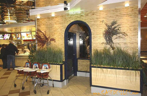 tissage bambou en revêtement mural dans un restaurant