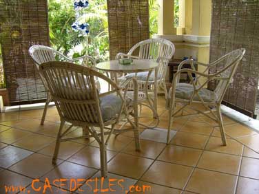 store de terrasse en raphia mauricien