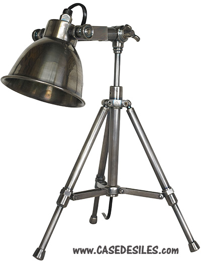 Lampe marine phare et sur trépied