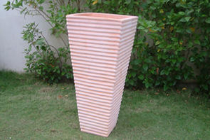 Poterie terre cuite de jardin pyramidale 45x45x100 Pas Cher Poterie terre cuite de jardin pyramidale 45x45x100 Pas Cher